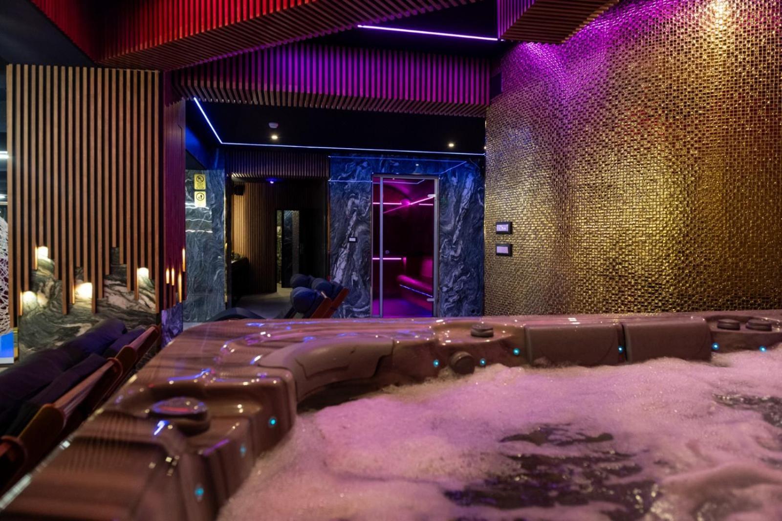 Uve Residence & Spa Piatra Neamţ 客房 照片